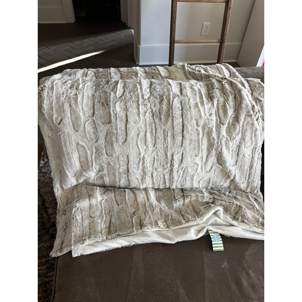She La La Faux Fur Throw Blanket 50" X 60" NWT